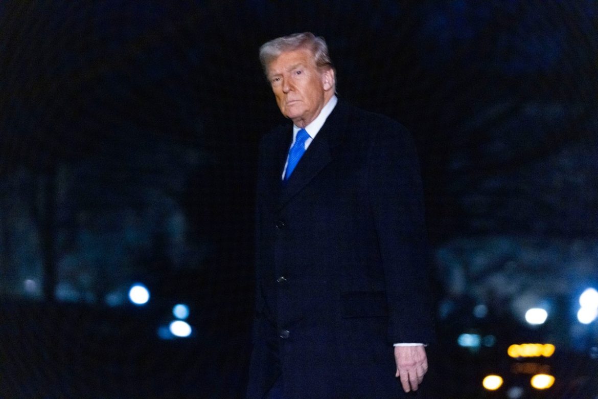 Трамп вновь повышает обязанности на канадской стали и алюминии. Угрожает дальнейшим санкциям
    

