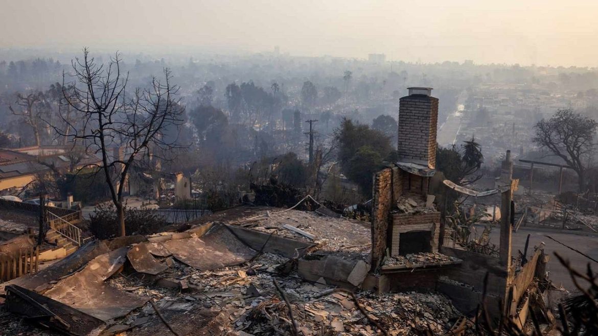 Огоревший город, миллионы для «консультантов» и 4 разрешения на строительство. Лос -Анджелес через два месяца после пожара
