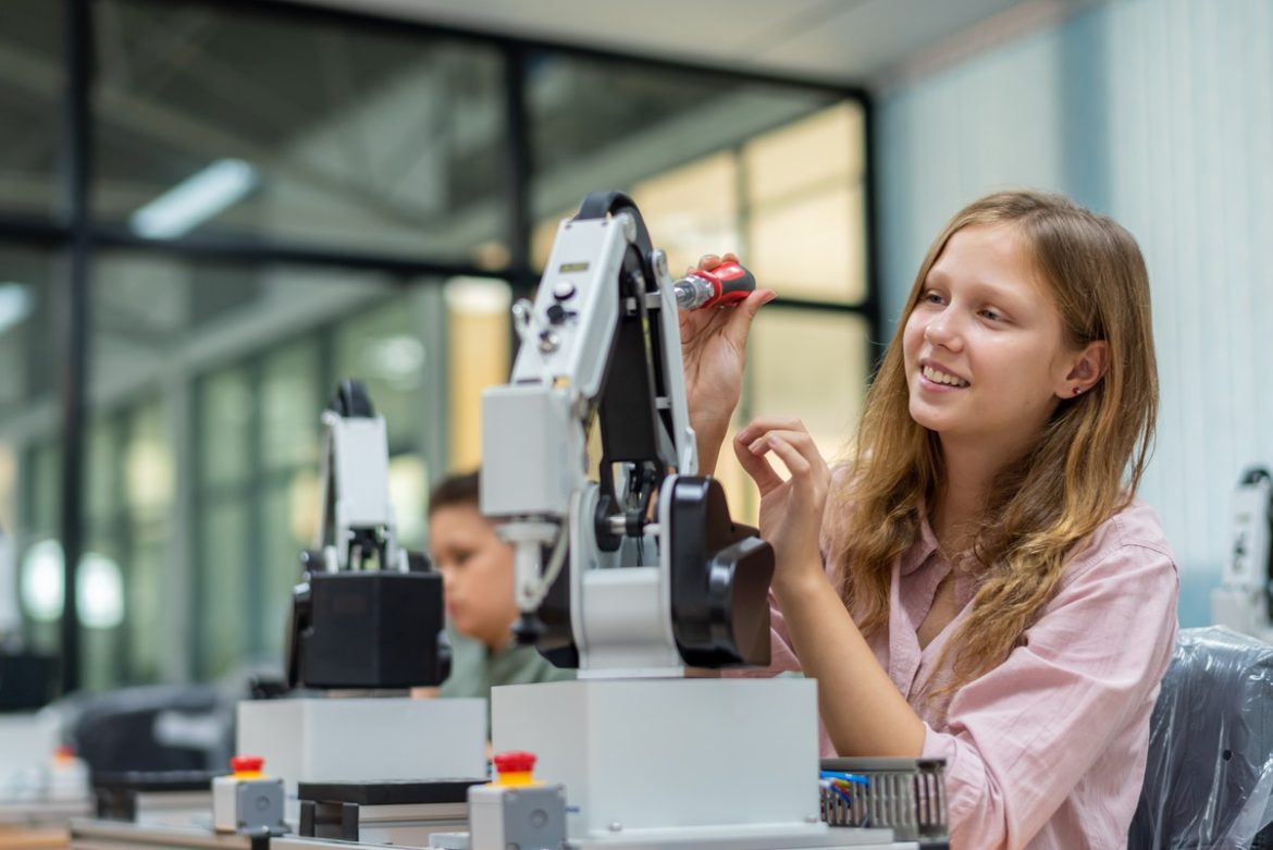 Астор - от дистрибьютора до Посома польской робототехники
    

