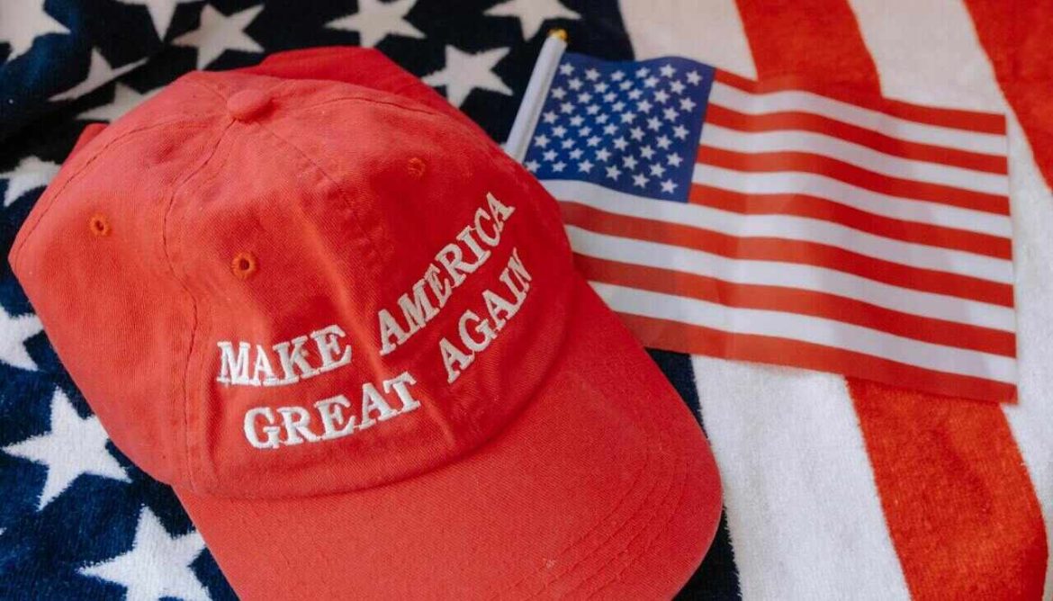 Трамп готовится к третьему сроку. Как он намерен достичь этого?
