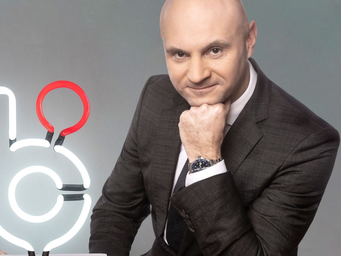 Блик все больше и чаще ослабить карту. Вы скоро заплатите его за Netflix или Spotify
    

