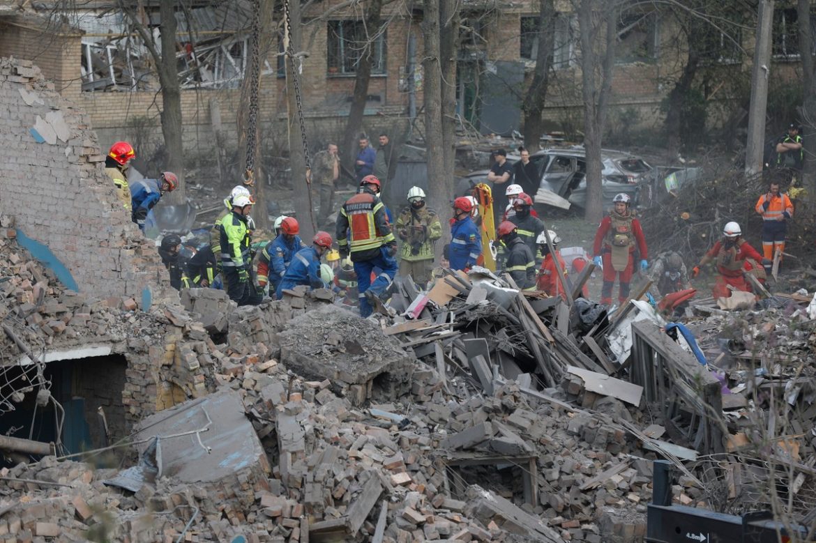 Ракетная атака на Киева. Количество погибших увеличилось, спасательная операция продолжается
    

