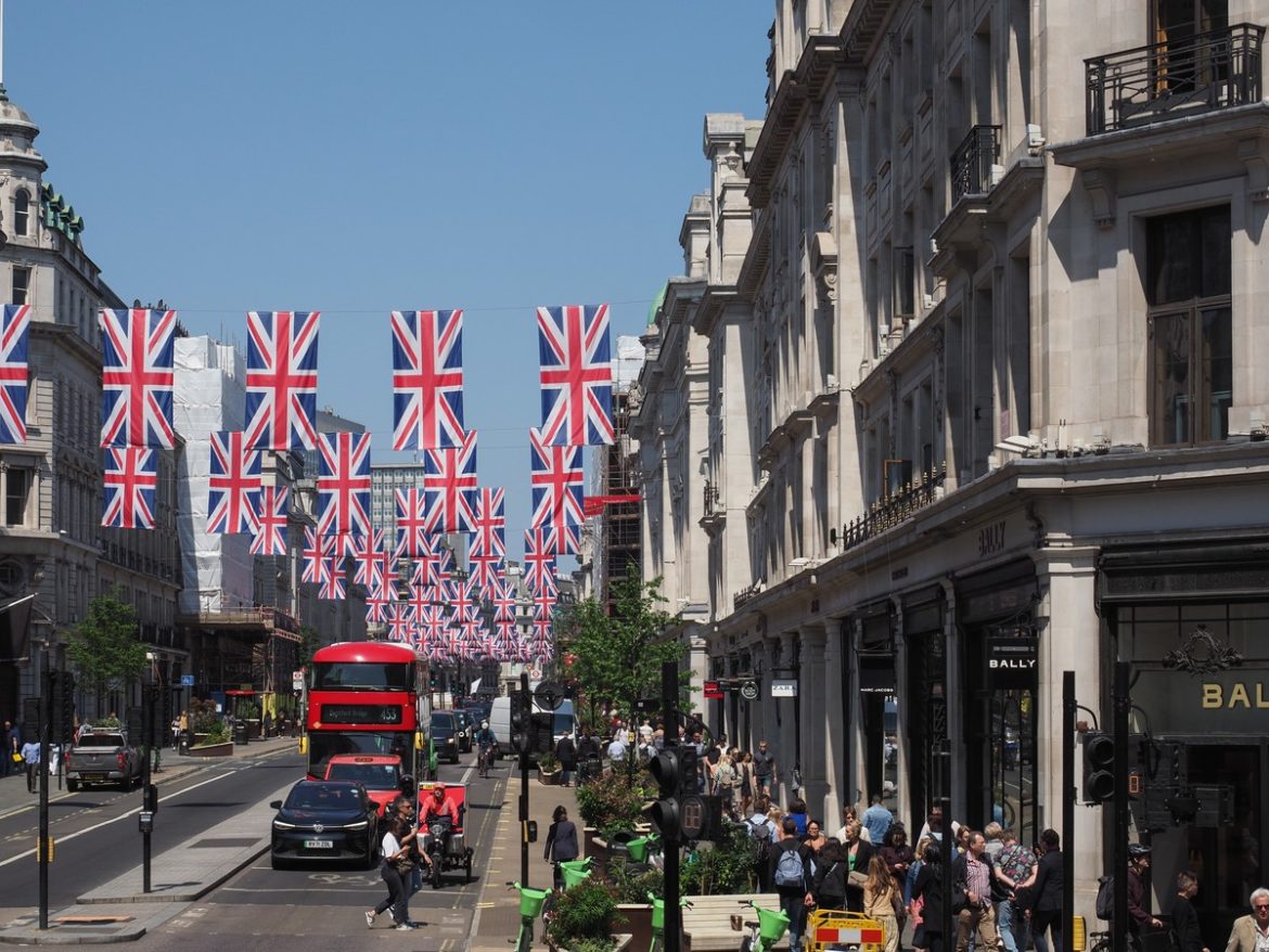 Важные изменения для поездки в Великобританию. С сегодняшнего дня вы должны иметь разрешение на путешествие
    

