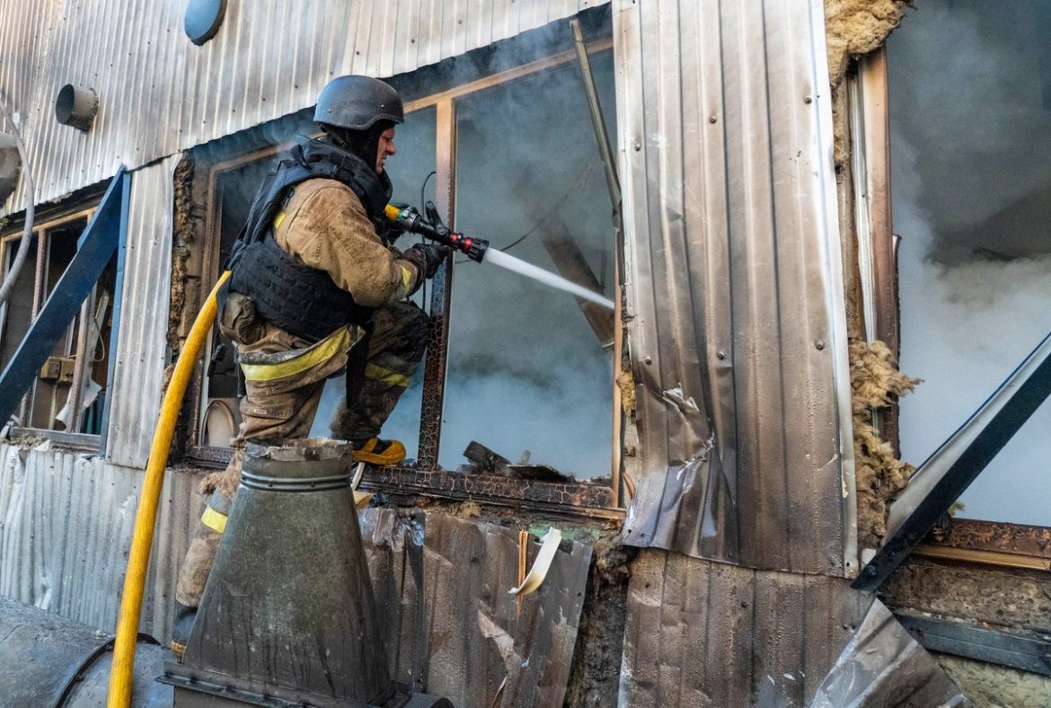 Ракта атаки на Харкив и Сум. Зеленски: Так началась Россия в Страстную пятницу
    

