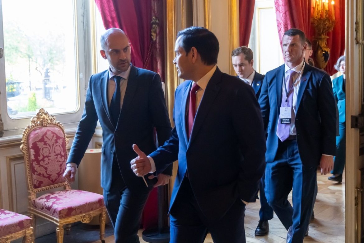 США откажутся от попыток достичь мира между Россией и Украиной? США ставят корпус на лезвие ножа
    

