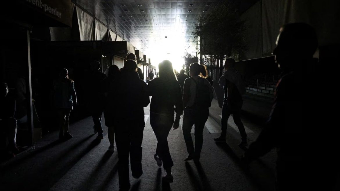 Хаос на улицах, отключение в Европе расширяется. Виновная атака или «экология»?
