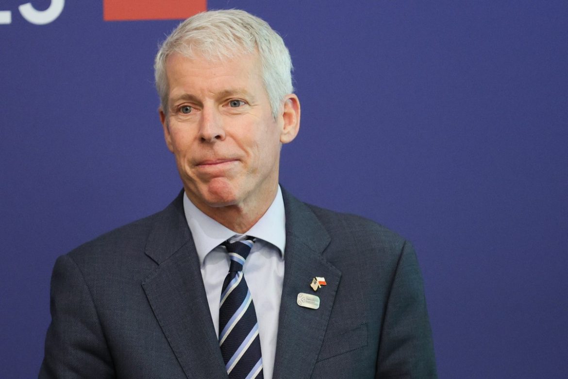 Райт: Поляки рады, что Америка вернулась, и Европа может отойти от русской энергии
    

