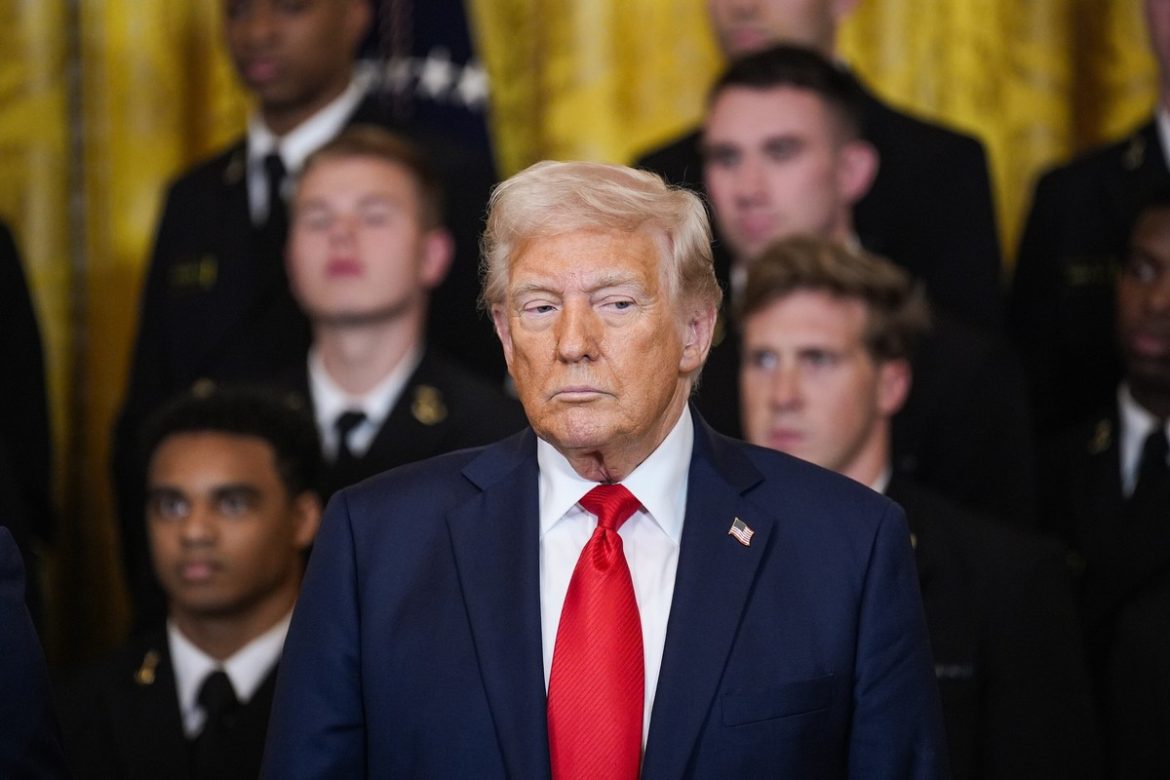 Трамп объявляет о решении России о приостановлении оружия
    

