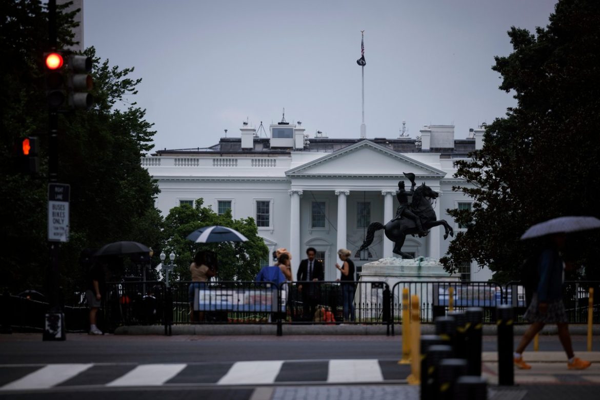 «Бомба, направленная на глобальную систему». Обязанности Трампа могут привести к рецессии в США и глобальному замедлению
    

