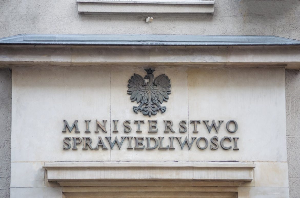 В июне венецианская комиссия выпустит мнение о проекте по регулированию статуса судей
    

