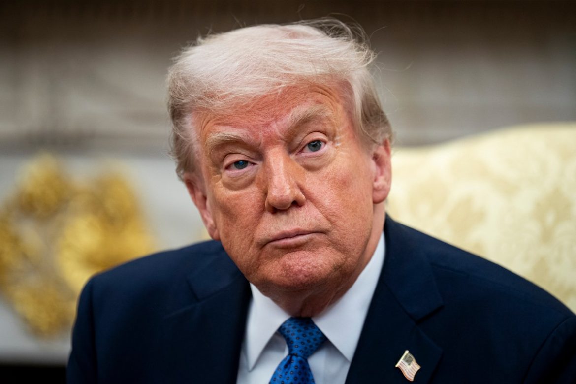 Трамп предлагает комнату за счет территории Украины. «Крым останется с Россией»
    

