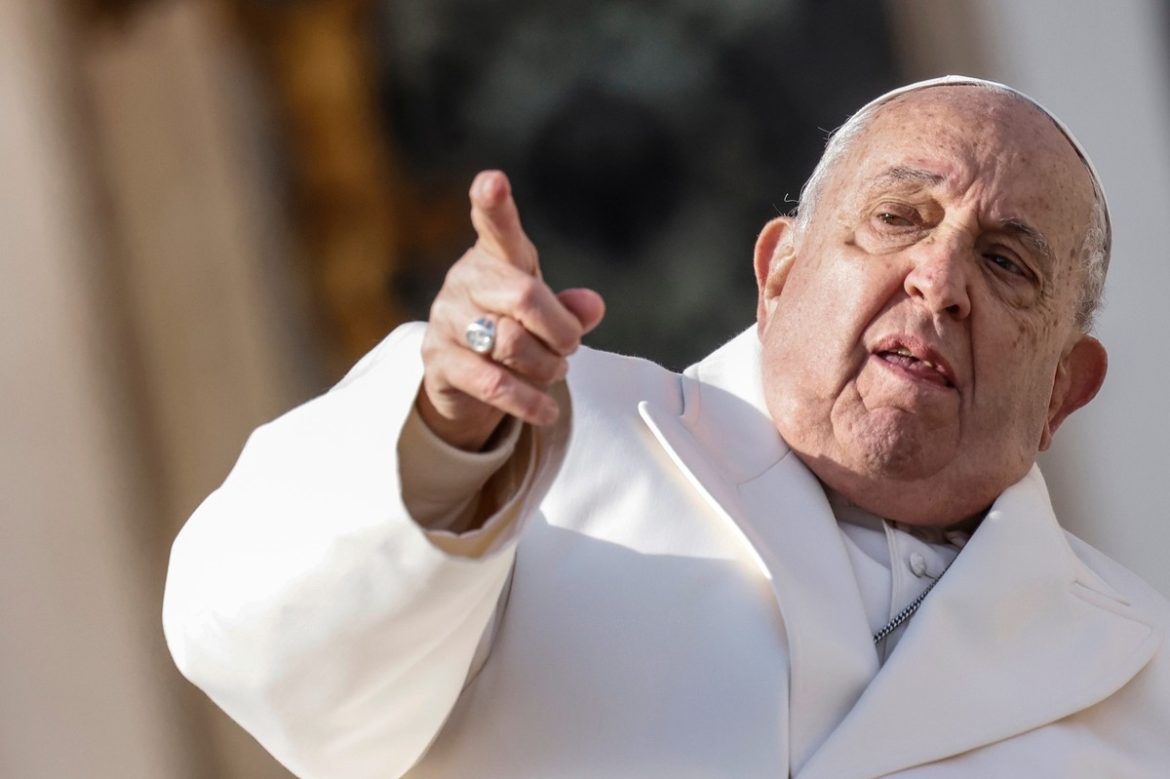 Папа Франциск чувствует себя лучше и лучше. Энтузиазм приветствующегося в папу в Сент -Пиоте
    

