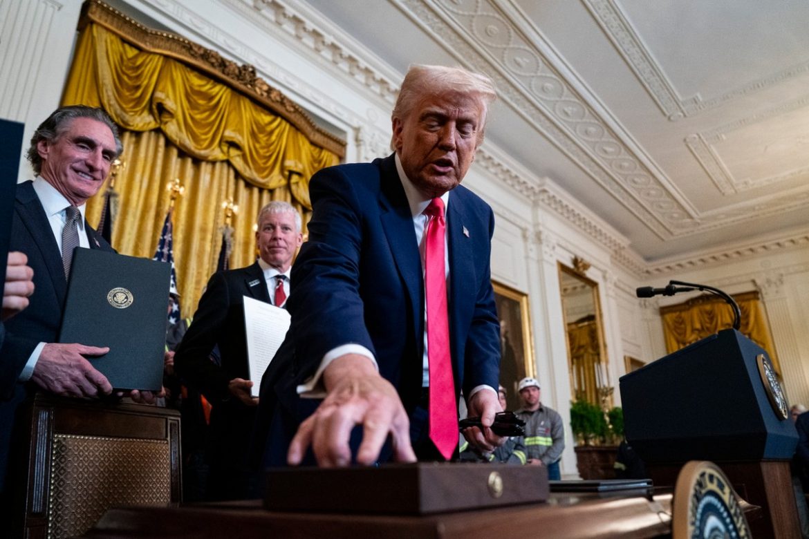 Трамп: Я увеличиваю обязанности в Китае до 125 процентов, я вещаю тарифы на другие страны в течение 90 дней
    

