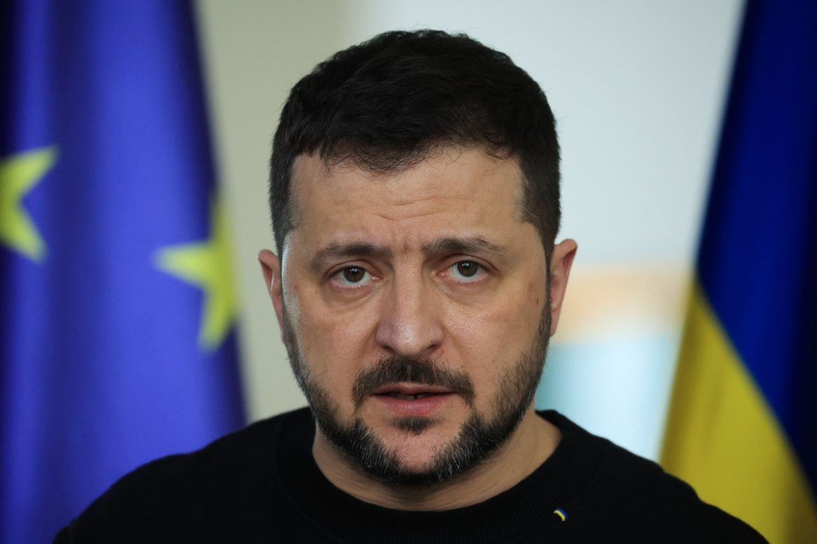 Зелански: Есть шанс заставить Россию повесить оружие
    

