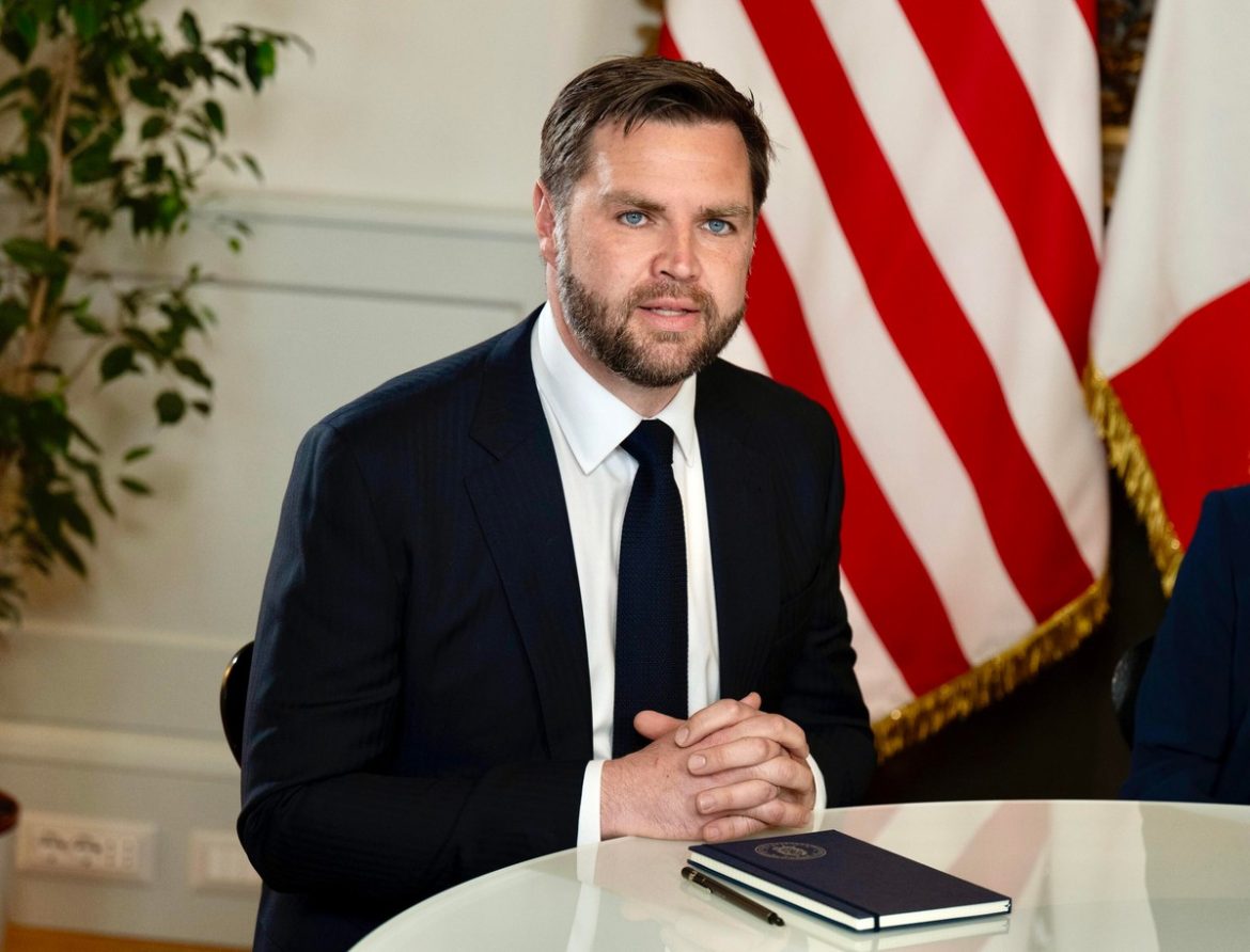 Разговоры после инаугурации понтификата. Вице -президент США в аудитории папы
    

