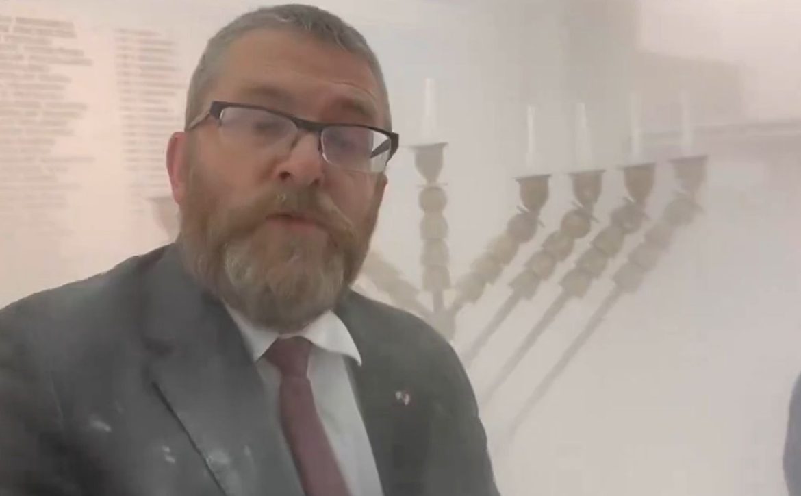 Браун потеряет свой иммунитет по поводу погашения свечей чанки? Сегодня европейский парламент примет решение об этом
    

