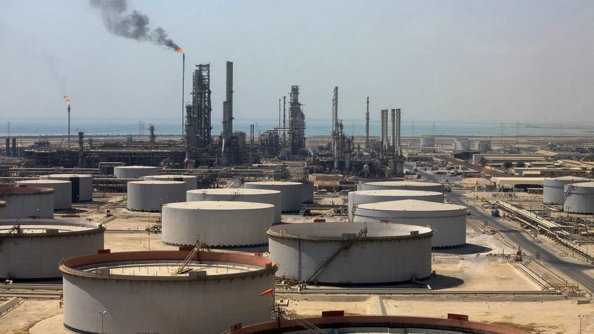 Ценовой шок на рынке нефти. Почему Саудовская Аравия хочет сломать цены?
