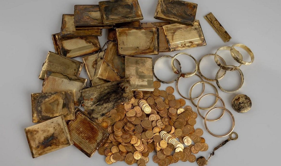 Чешская Республика: Туристы нашли сотни золотых монет - все «захватили» музей. Начало археологической лихорадки?
