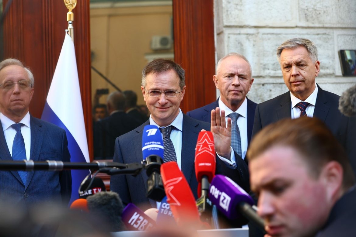 Россия в Стамбуле возвращается в условия 2022 года. Для Киева это все еще неприемлемо
    

