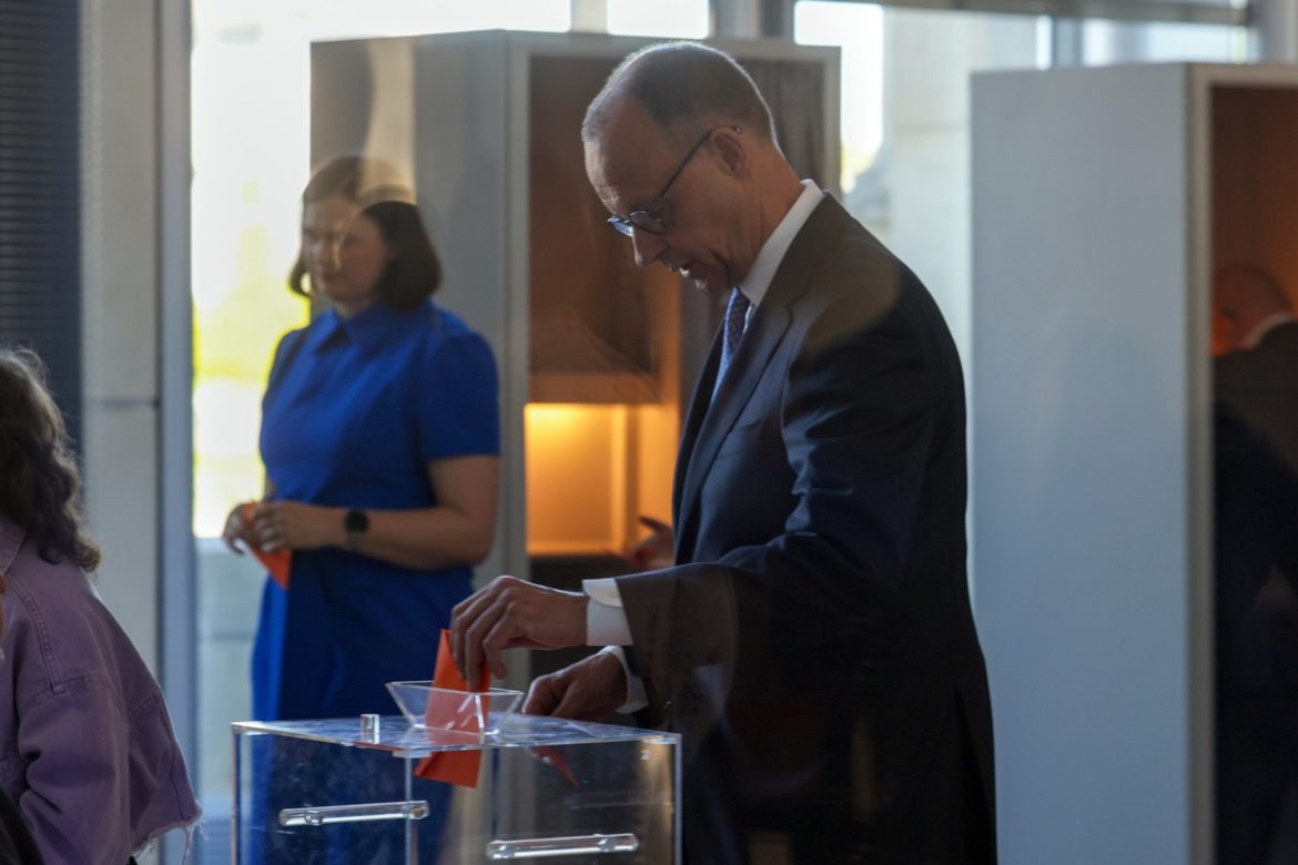 Германия. Мерц не сдатся. Несмотря на сегодняшнюю неудачу, он снова подаст заявку на канцелярию канцлера
    

