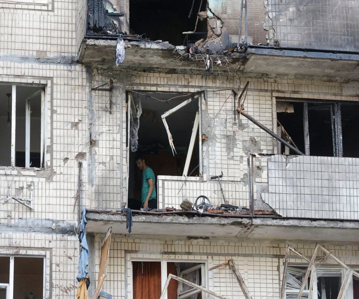 Вторая ночь интенсивных нападений на Украину. Они убиты и ранены, включая детей
    

