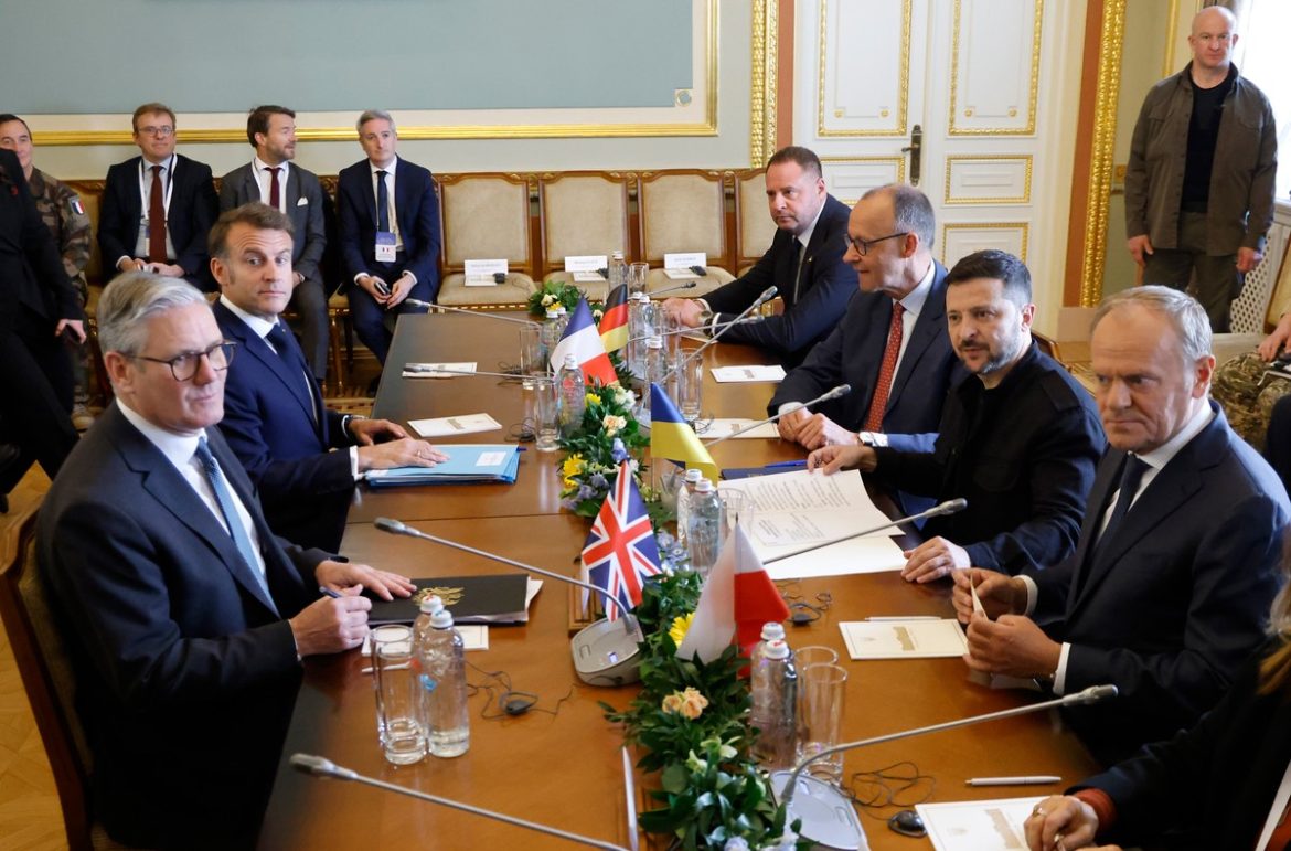 Встреча «коалиций добровольцев». Tusk, Macron, Merz и Starmer разговаривают с Zelanski в Украине
    

