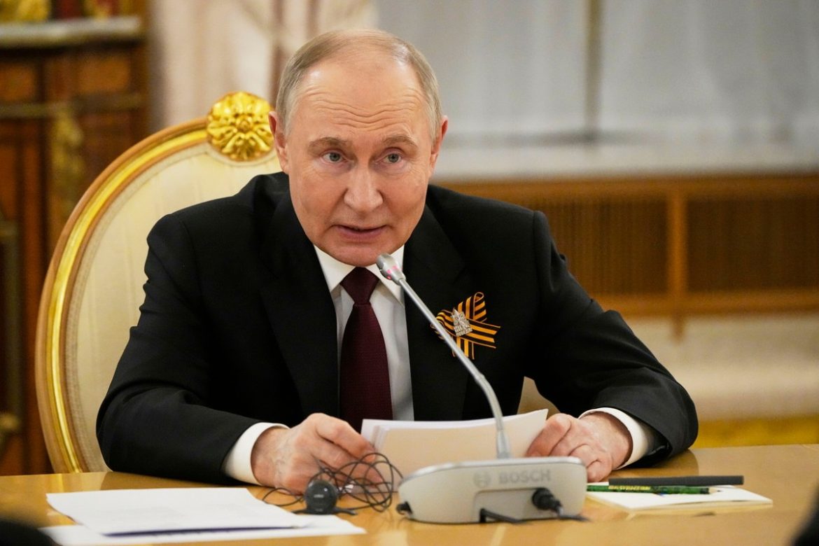 Тайное собрание влиятельных немцев и русских. CDU Politicimics: он служит Путину
    

