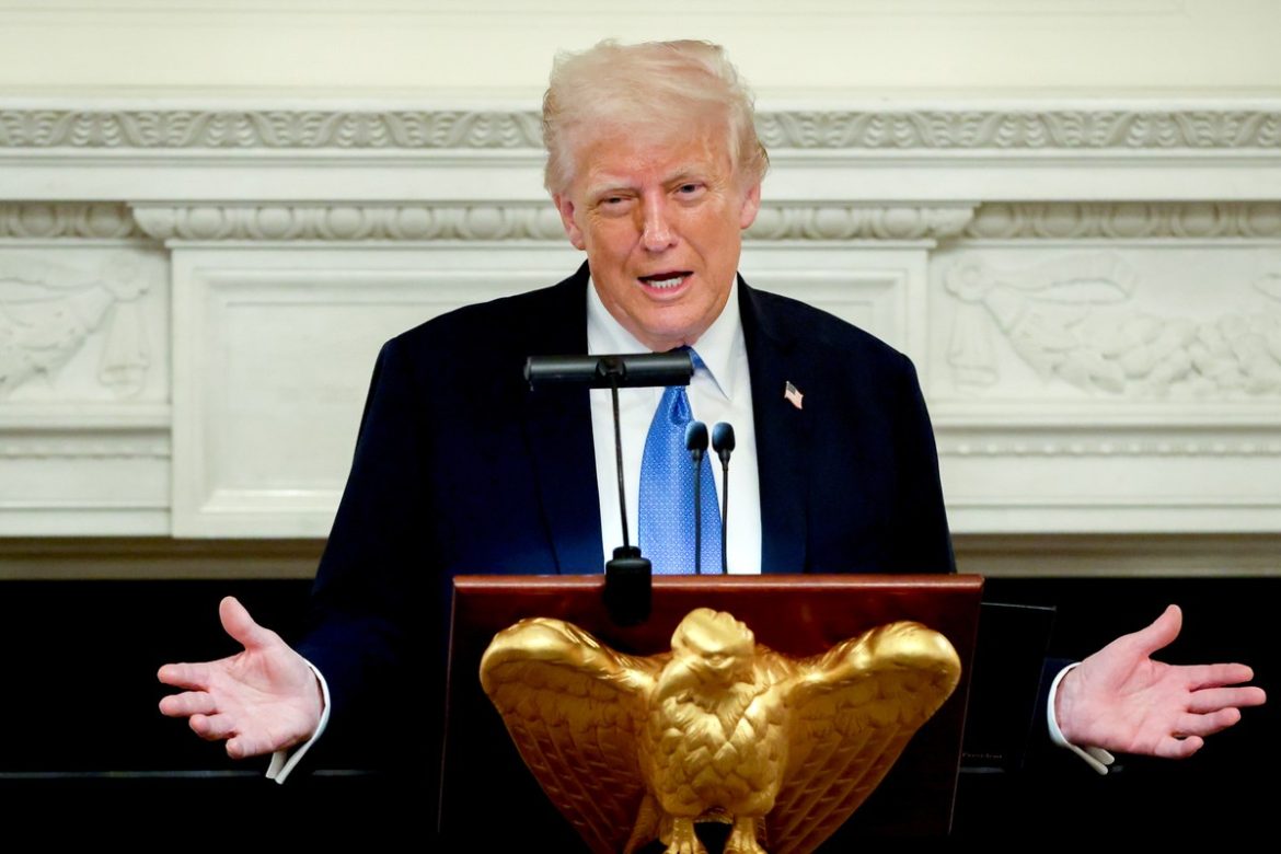 Война в Украине. Трамп считает, что Путин также хочет мира, поэтому он не накладывает санкции на Россию
    

