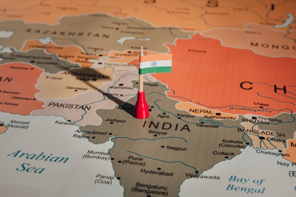 Конфликтующая информация из Кашмира. Индия сообщает о стрельбе 50 пакистанских беспилотников. Исламабад не признает нападений
    

