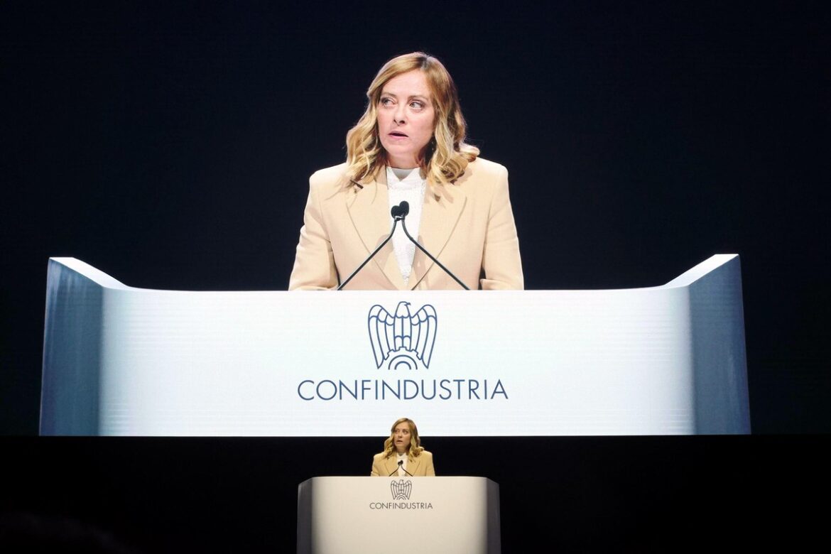 Премьер -министр Италии критикует зеленый порядок. «Это было враждебно по отношению к европейской промышленности»
    

