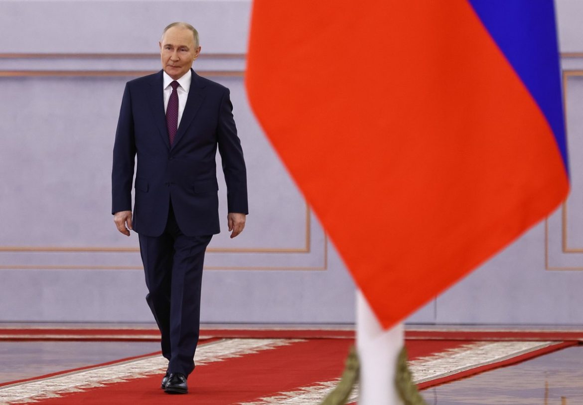 Путин поздравил новый папа. Он упомянул «диалог и сотрудничество»
    

