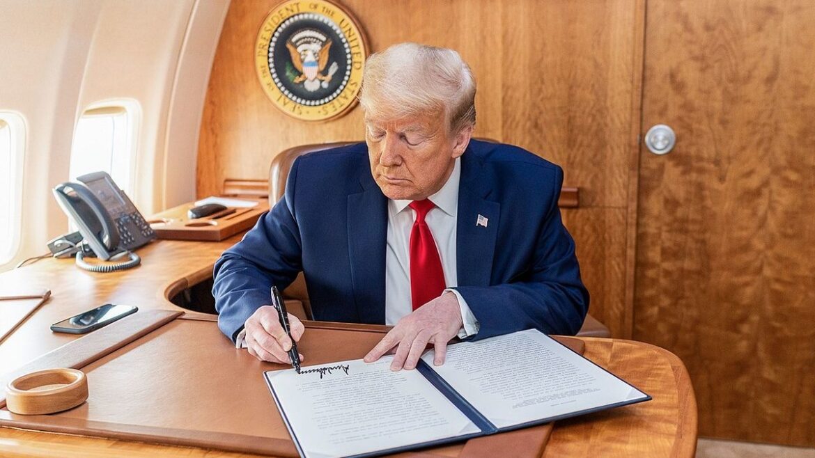 Два сотрудника израильского посольства выстрелили в Вашингтоне. Преступник крикнул: «Бесплатная Палестина»
    

