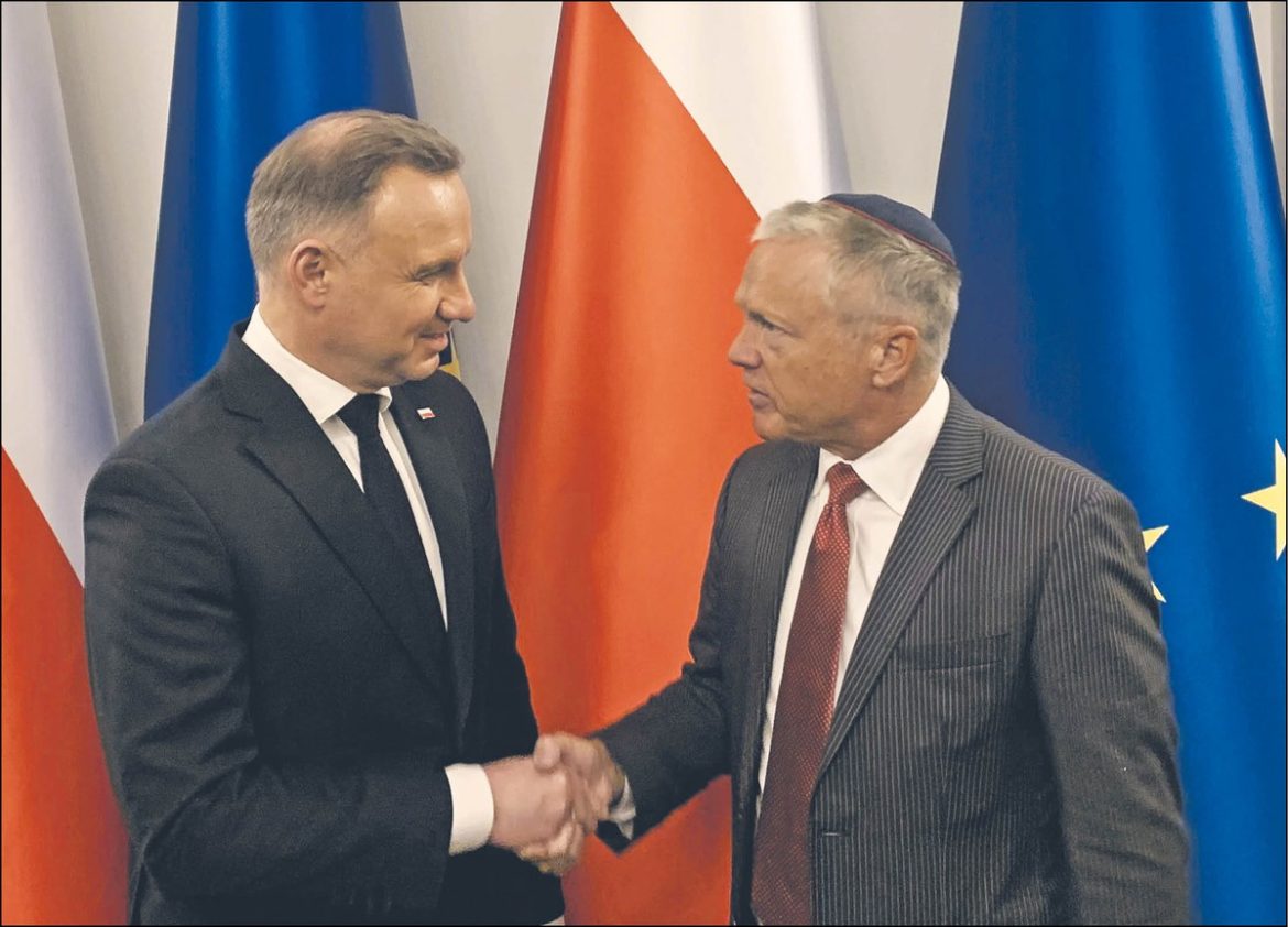 Новости DGP: Кандидат на посол США поддерживает кандидата на Навровя совместную фотографию, а рукопожатие Карола Навроки с Дональдом Трампом в Овальном кабине
