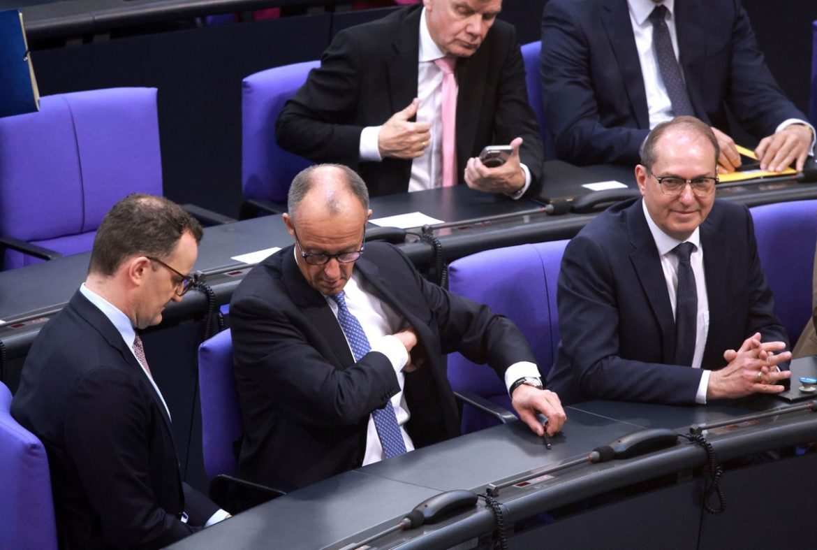 Германия. Мерц без необходимого большинства в первом голосовании. Пять заместителей будущей коалиции проголосовали против него
    

