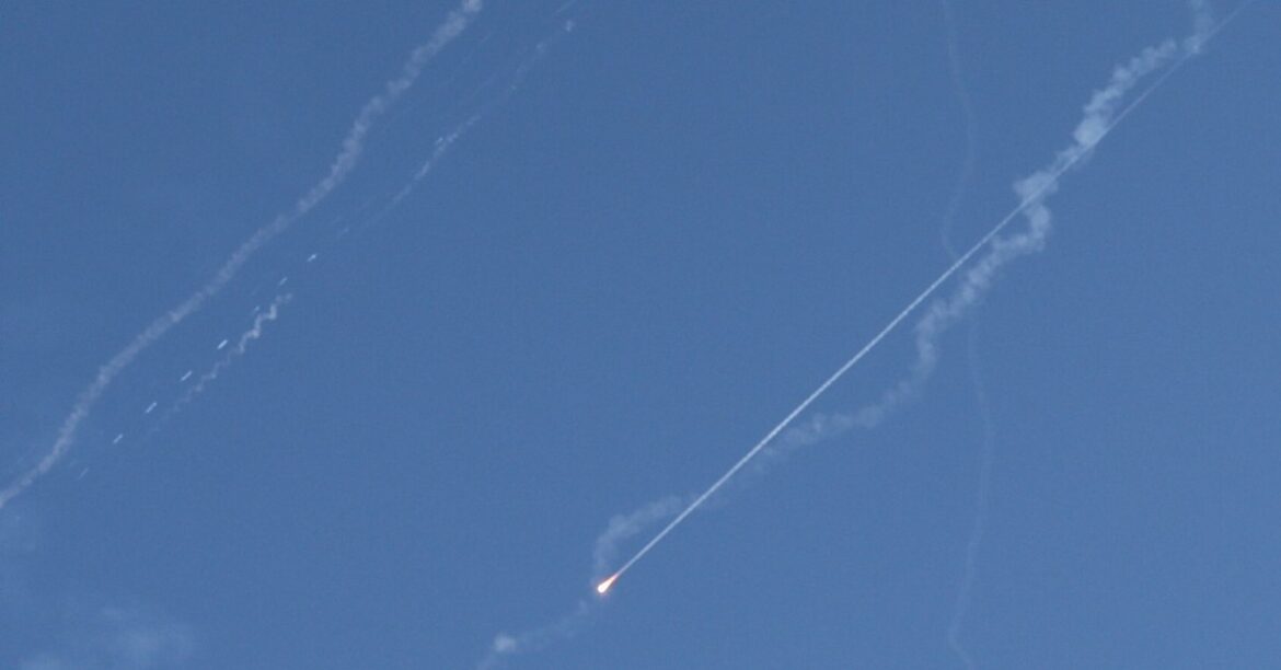 Иран ответил на атаку США. 27 Ракеты полетели в сторону Израиля, серьезный ущерб в Тель -Авиве
