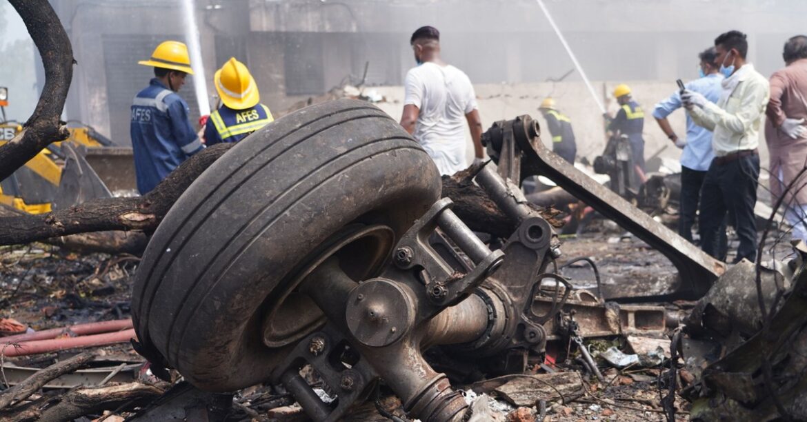 Воздушная катастрофа в Индии. Один из пассажиров пережил один пассажир пережил авиакатастрофу в городе Ахмадабад, в штате Гудени, Западная Индия, - сказал представитель государственного министерства ... сегодня, 46 минут назад
