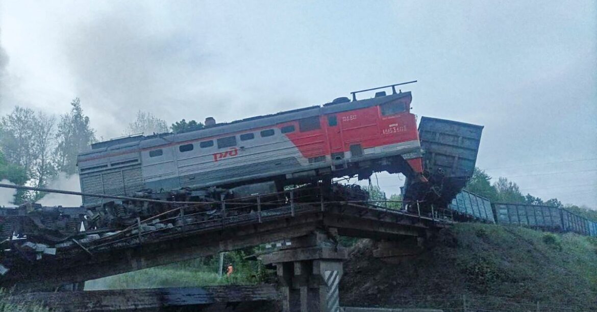 Атаки на инфраструктуру в России. Взрывы уничтожили два моста, что крах двух мостов в регионе Курски и Брайана на западе России произошел в результате взрыва; Оба события рассматриваются как действия ... сегодня, 11:31
