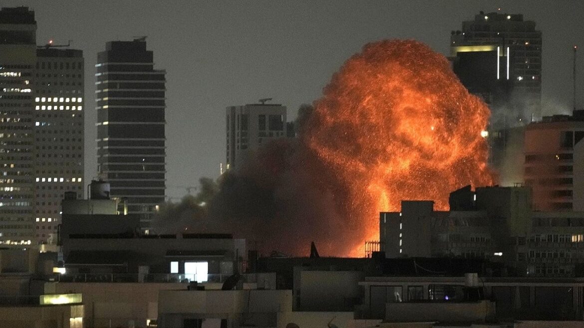 Израиль против Ирана: Огонь в проливе Ормуз, Чистое небеса над Тегераном, израильтяне в ловушке на острове,
