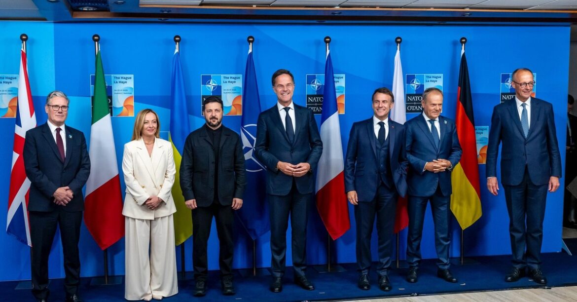 ТУСК: Позиция Вашингтона однозначна - военные каникулы для Европы закончились
