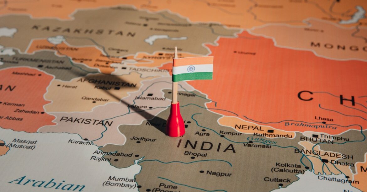 Самолет разбился в Индии. 242 человека на борту
