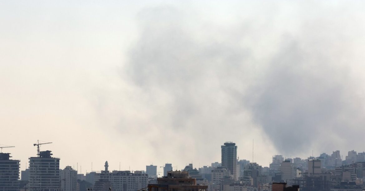 Взрывы в Тегеране. Израиль подтверждает нападение на военные объекты, в Тегеране было много взрывов, - заявил в среду корреспондент агентства AFP. Он отметил, что не может определить причину ... сегодня, 42 минуты назад
