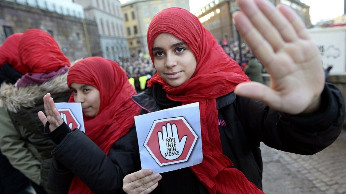 Швеция переселала тысячи иммигрантов - в богатые районы? Новый способ для бандов и "ассимиляции"
