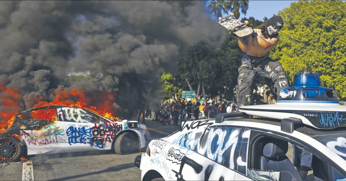 Хаос на улицах Лос -Анджелеса
