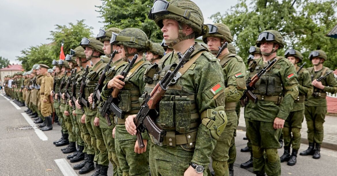 Беларусь перемещает маневры в Zapad-2015 от границы с Польшей. Эксперт: это просто дымовая завеса
