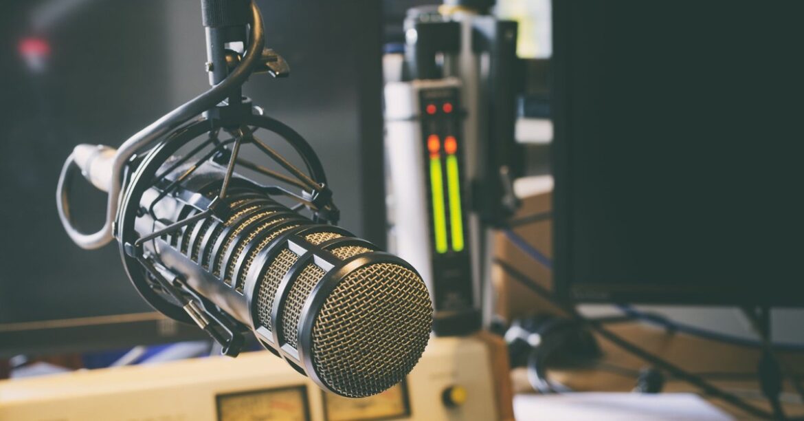 Массовые исключения в голосе Америки. Война Трампа идет
