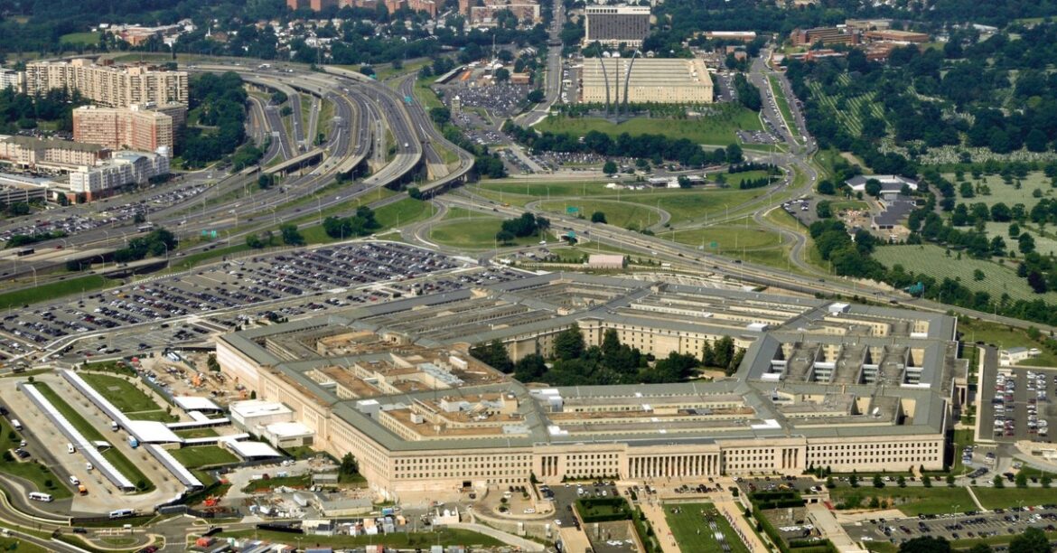 Готовя ли США вторжения в Гренландию и Панаму? Тревожный ответ главы Пентагона на вопросы конгрессменов
