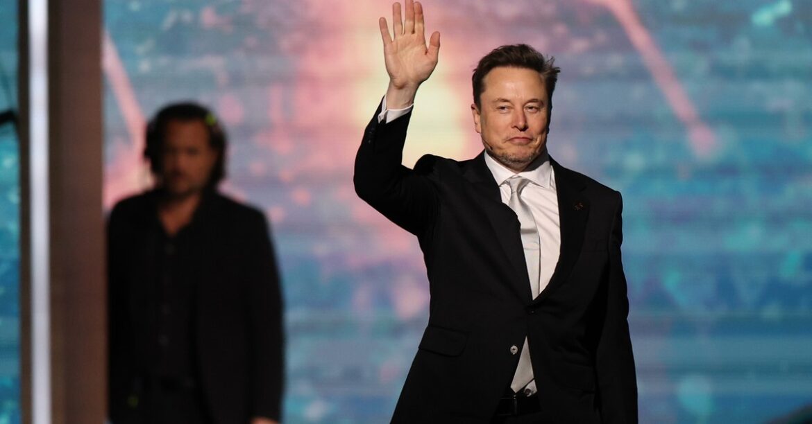 Действия Теслы снова вниз. Это из -за Маски и объявления фонда партии
