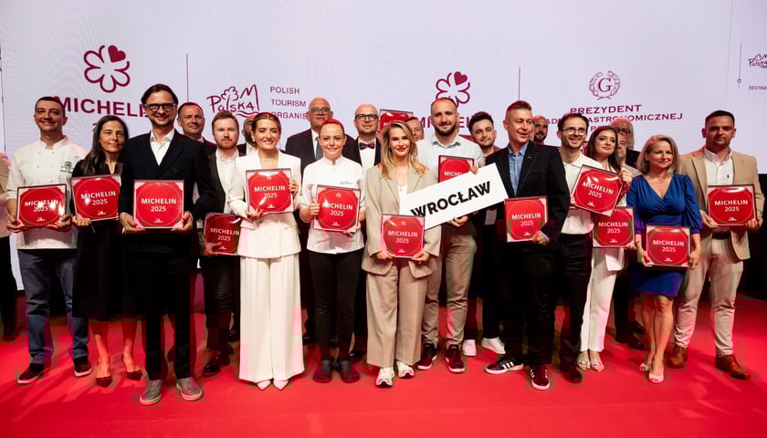 

<p> Рестораторы Wroclaw с табличками Michelin Guide во время церемонии в Hala Stulecia </p>
<p>» width=»840″ height=»480″/></p>
<p>                                                    <span class=
