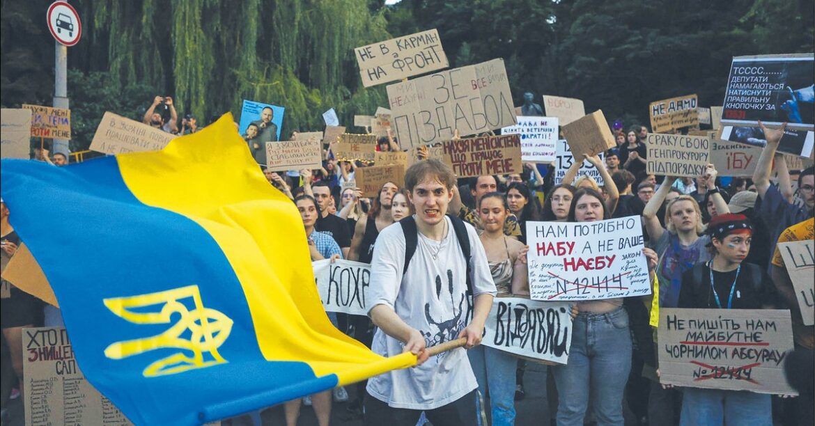 Зелански вернулся под давлением общества в четверг, украинский парламент должен иметь дело с законопроектом, отменившим значительную часть изменений, внесенных на прошлой неделе, что исключило ... сегодня 14 минут назад
