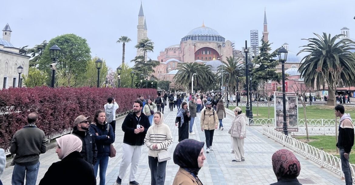 Мощное землетрясение в Турции. Смертельные случаи, десятки раненых
